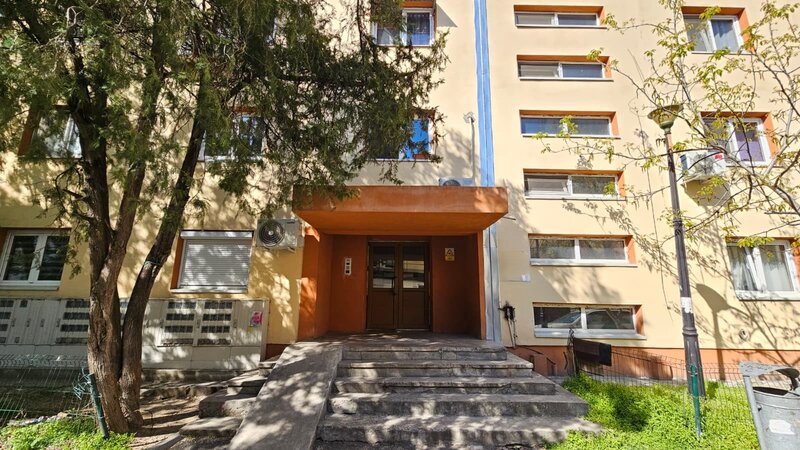 1 Decembrie Metrou  Garsoniera   21 MP  Semidecomandata  Zona linistita