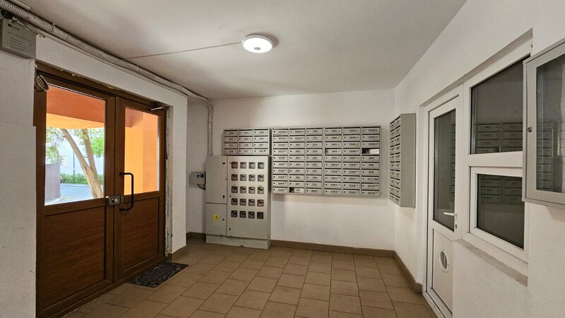 1 Decembrie Metrou  Garsoniera   21 MP  Semidecomandata  Zona linistita