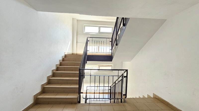 1 Decembrie Metrou  Garsoniera   21 MP  Semidecomandata  Zona linistita