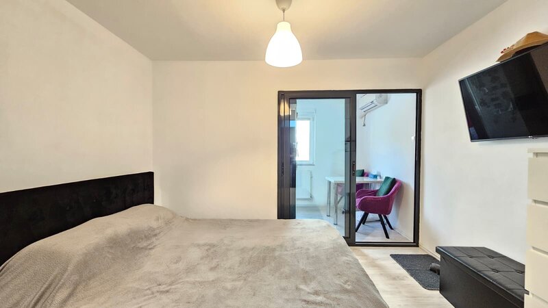 1 Decembrie Metrou  Garsoniera   21 MP  Semidecomandata  Zona linistita