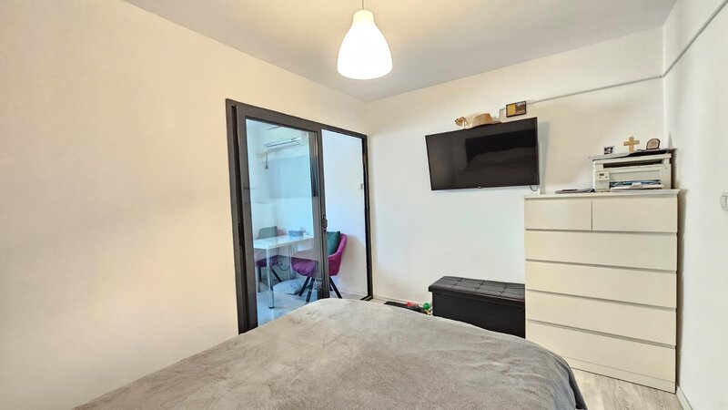 1 Decembrie Metrou  Garsoniera   21 MP  Semidecomandata  Zona linistita