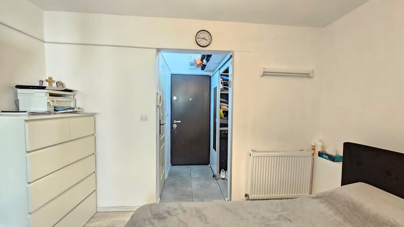 1 Decembrie Metrou  Garsoniera   21 MP  Semidecomandata  Zona linistita